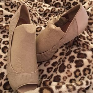 Vince Camuto Moss Chiffon Overlay Peep Toe shoes